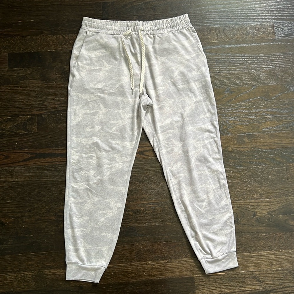 Vuori Performance joggers. Women’s size M, grey camo